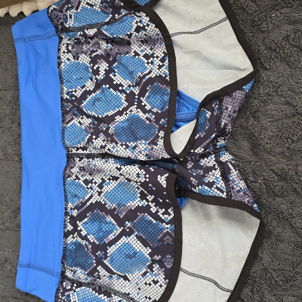 Lululemon Blue Athletic Wear Shorts Snake Pattern Womens Size 6 (Christina #6)